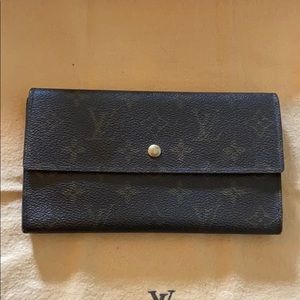 SOLD!!Vintage Louis Vuitton international wallet